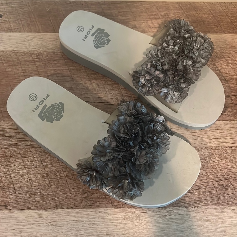 Grey Floral Slides Size 10 NEW